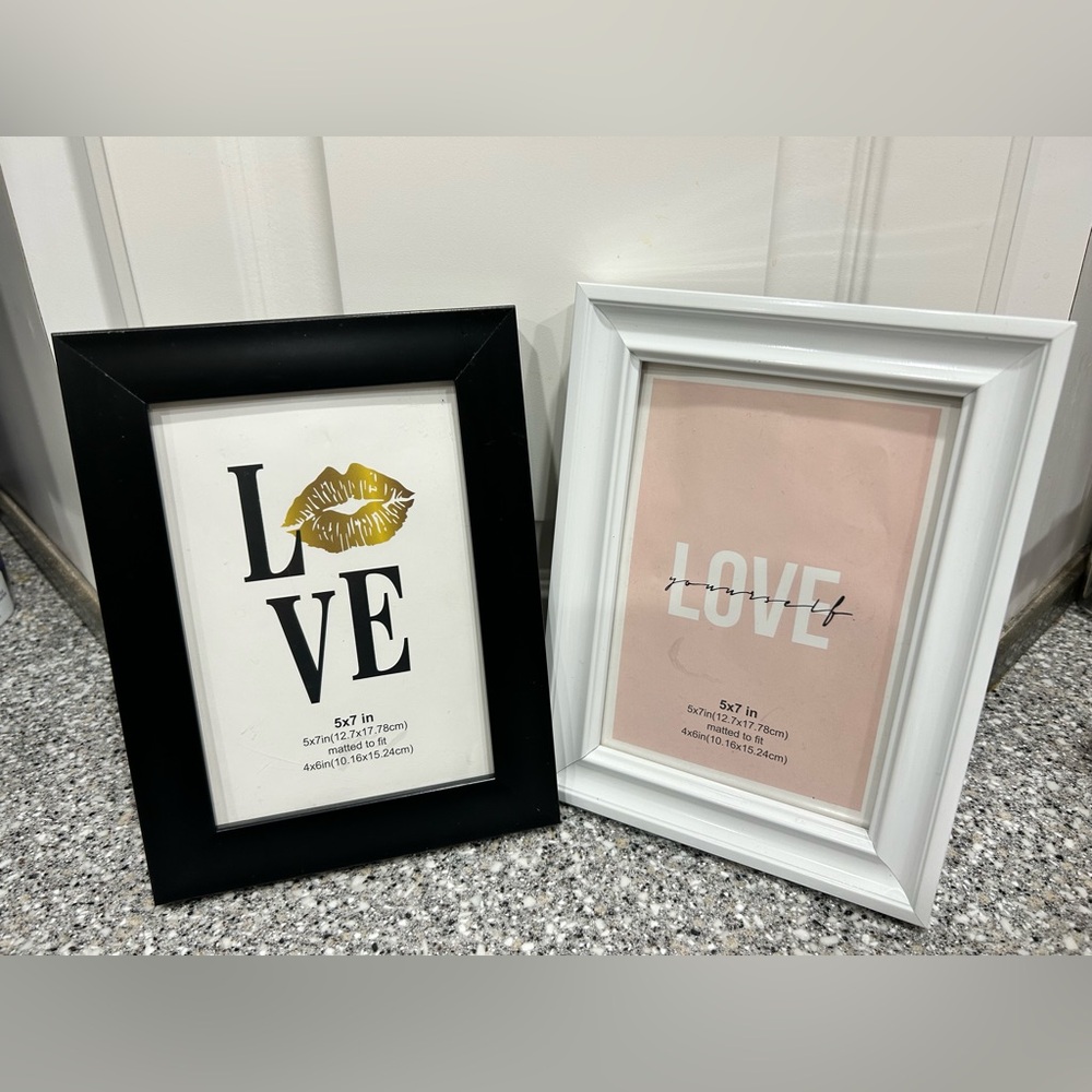 Quantity 2 - 5”x7" Picture Frames 🖼️ Bundle
